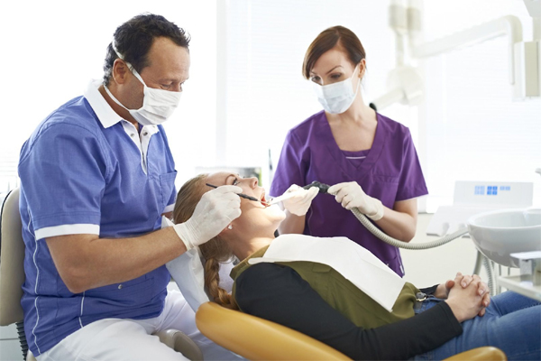 آموزش دستیاری دندانپزشکی-کلینیک دندان پزشکی 